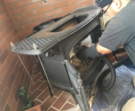 ストーブ清掃で安全性と効率を維持